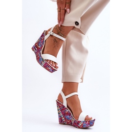 Sandálias femininas em uma cunha colorida branca Malibu branco 2