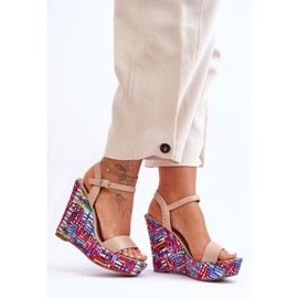 Sandálias femininas com cunha colorida bege Malibu 2 Sandálias femininas com cunha colorida bege Malibu 2