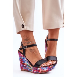 Sandálias femininas em uma cunha colorida preto Malibu 1