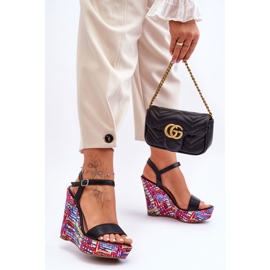 Sandálias femininas em uma cunha colorida preto Malibu 2