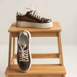 Marco Shoes Tênis femininos feitos de couro genuíno em uma sola grossa dourado 2