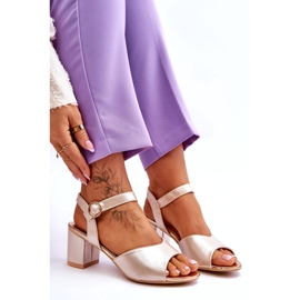 Vinceza Sandálias de couro eco feminino no posto metálico dourado 5