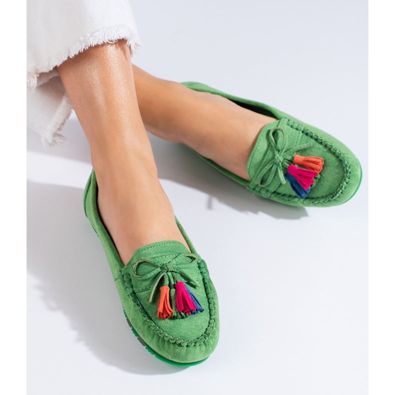 Mocassim boho de camurça verde Shelovet com franjas 1