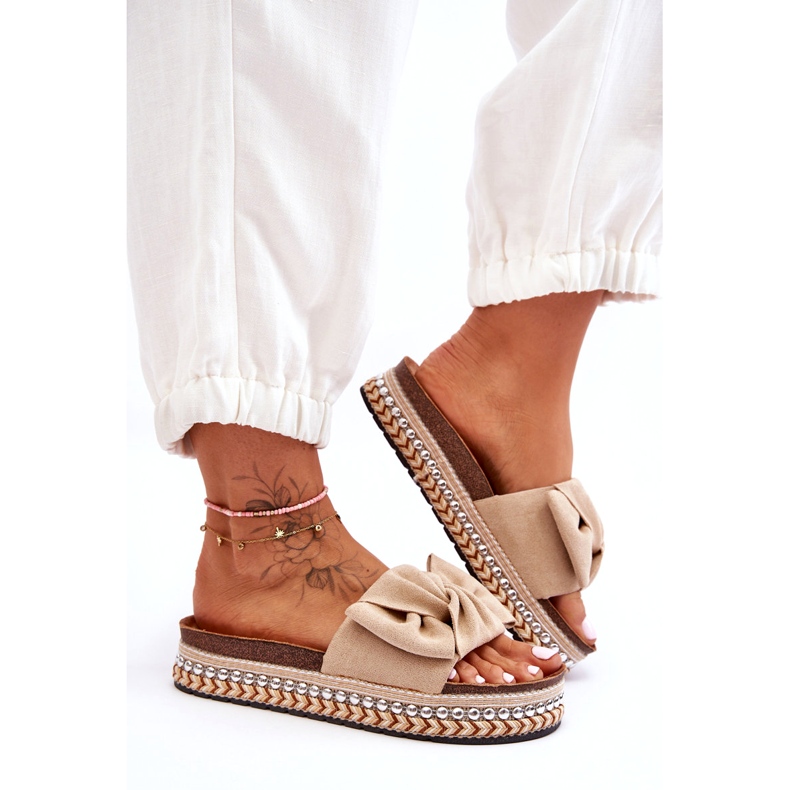 Chinelos Femininos de Camurça com Laço Bege Lauria 2