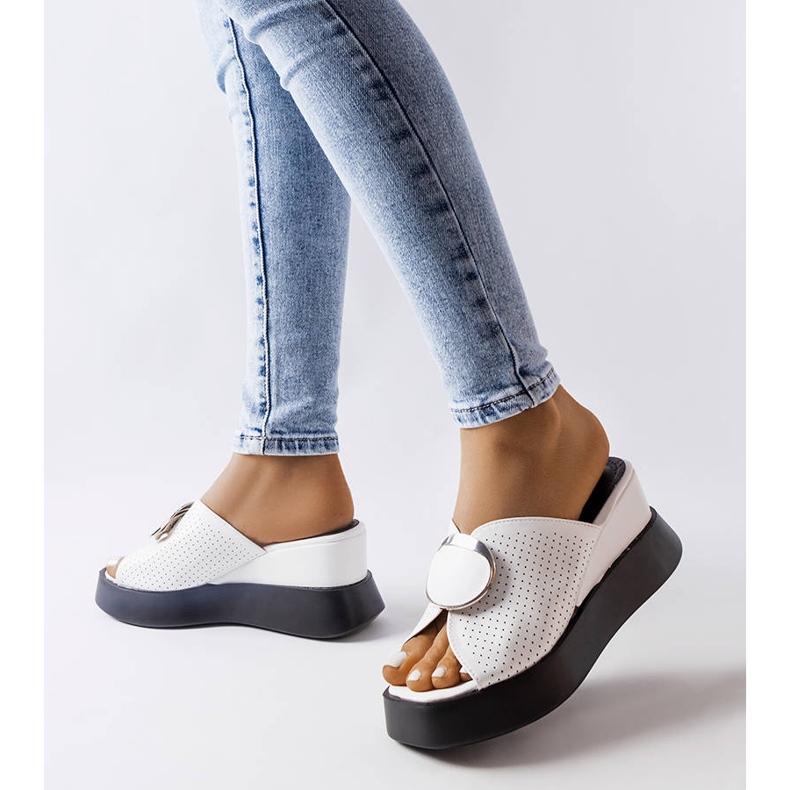 Sandália branca com aplicação de cunha, Degna. branco 2