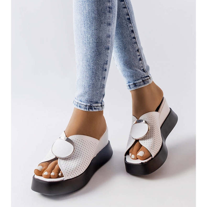 Sandália branca com aplicação de cunha, Degna. branco 1