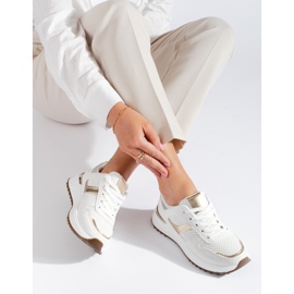 Tênis branco na plataforma Shelovet 1