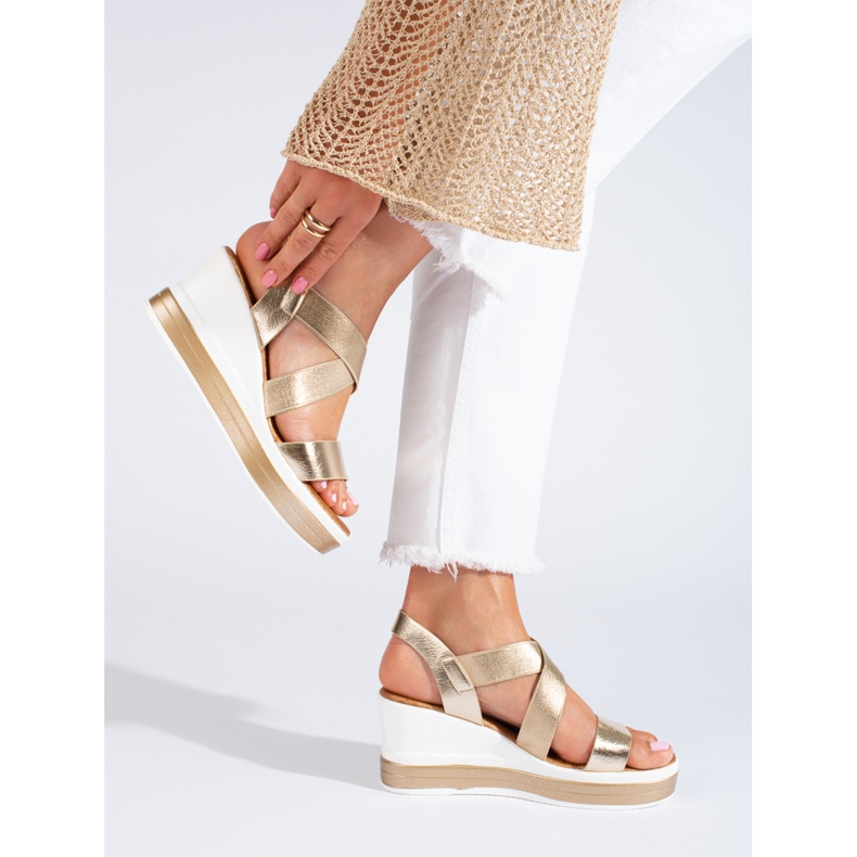 Sandália de cunha dourada Shelovet dourado 1