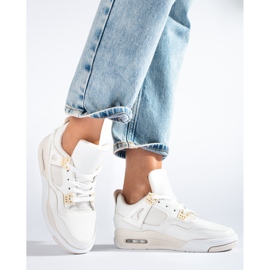 Tênis branco com sola grossa da Shelovet 1