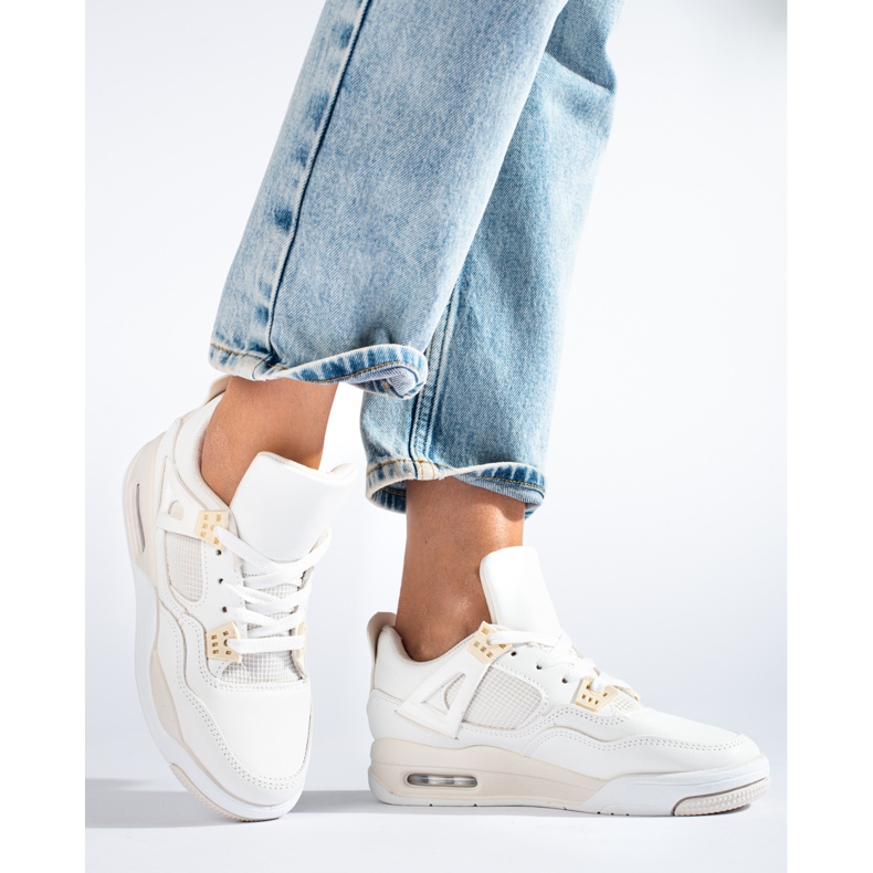 Tênis branco com sola grossa da Shelovet 1