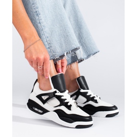 Tênis preto e branco com sola grossa da Shelovet 1