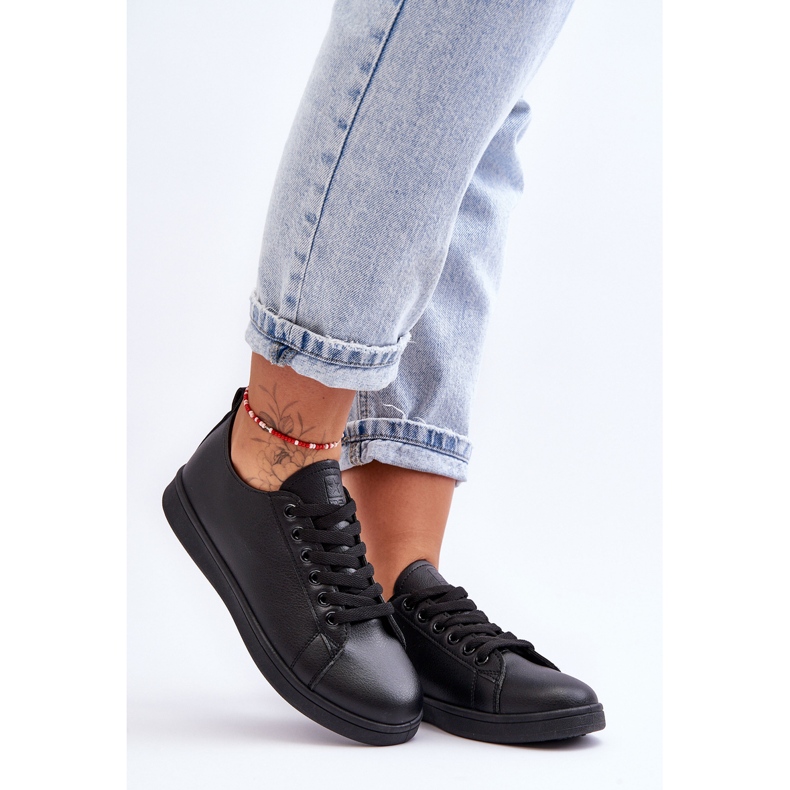 PE1 Tênis Clássico Feminino de Couro Preto Ilimitado 1