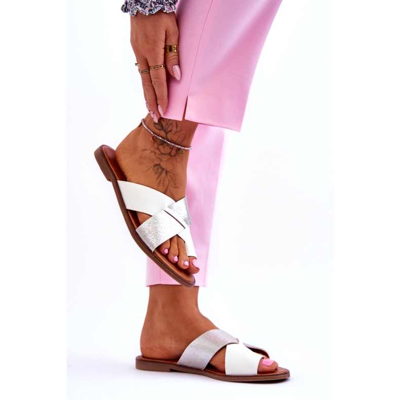 Jezzi Chinelos clássicos femininos brancos e prateados 2