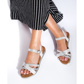 Confortáveis ​​sandálias de cunha baixa Shelovet brancas e prateadas branco 1