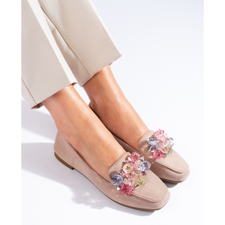 Mocassim de camurça bege com cristais da Shelovet 1 Mocassim de camurça bege com cristais da Shelovet 1