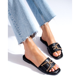 Slides femininos pretos com fivela dourada da Shelovet 1