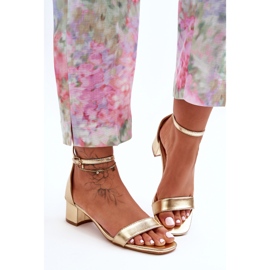 Sandália de Couro com Salto Liso Dourado Inspire-me! 2