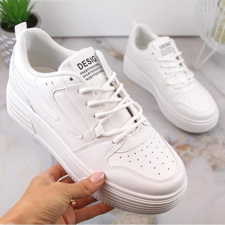 Tênis esportivo branco Vinceza W JAN231 na plataforma 1