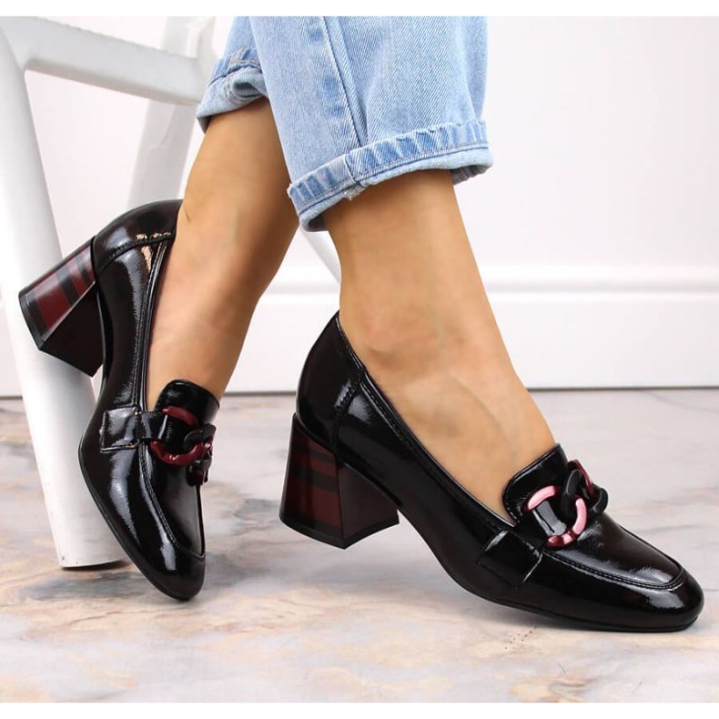 Sapato preto laqueado Vinceza W JAN232A com salto decorativo 1