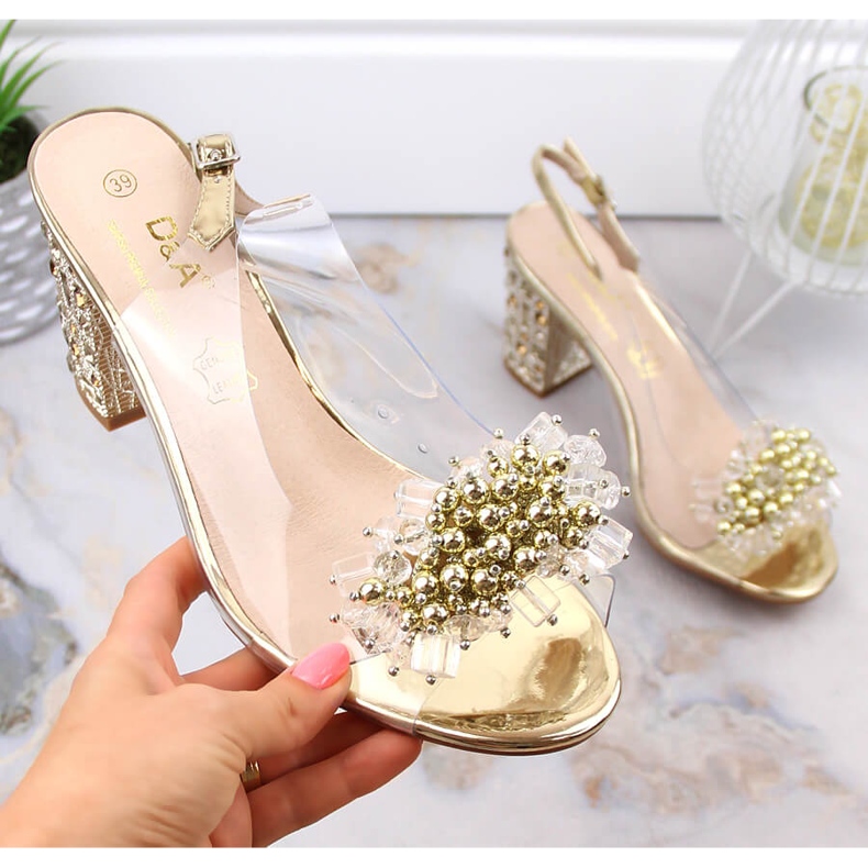 Sandálias femininas transparentes em poste dourado com miçangas S.Barski MR1037-19 1