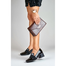 La.Fi Bombas de couro envernizado com salto baixo preto 2