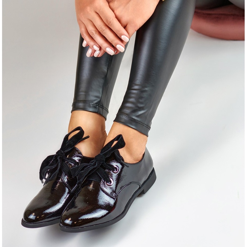 La.Fi sapatos lacados elegantes preto 1