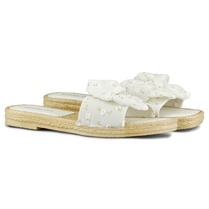Chinelos brancos de mulher com laço 2