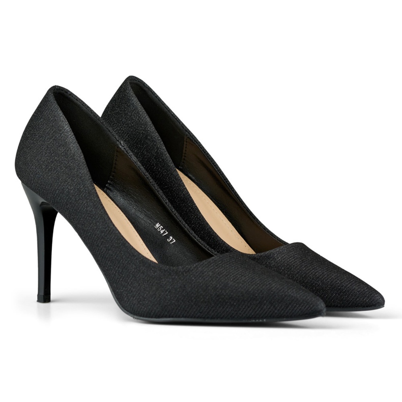 Elegante salto alto preto com brilho leve 1