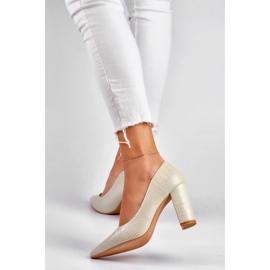 Bombas brilhantes em um poste feito de couro ecológico cinza 1