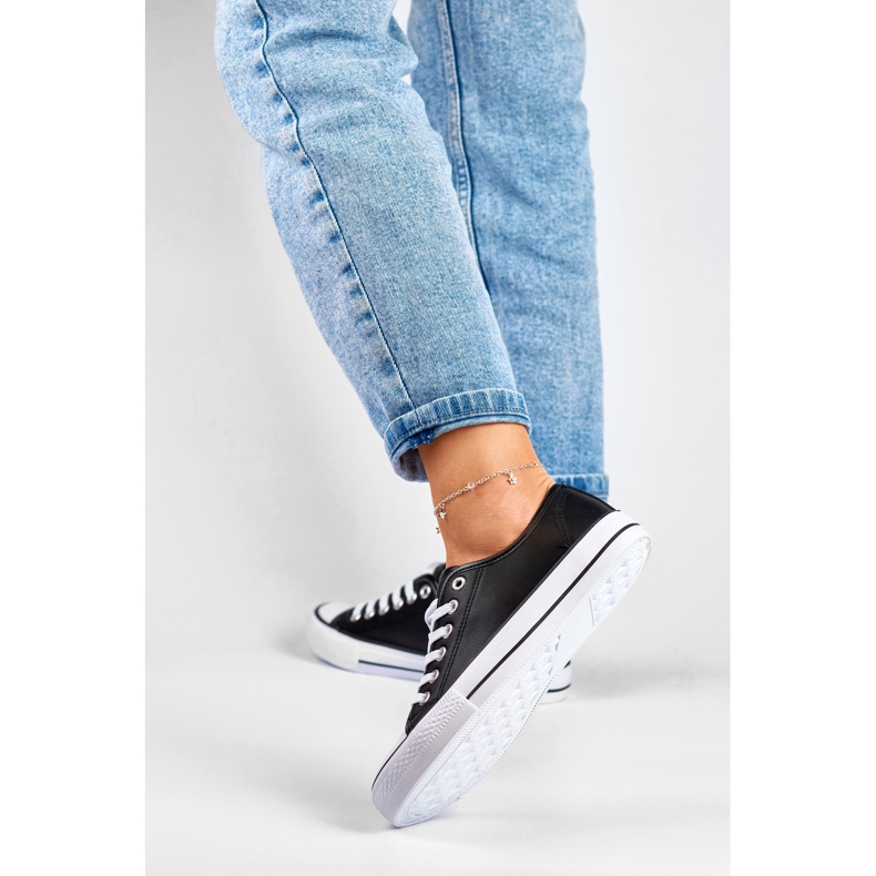 Sapatilhas de mulher em pele ecológica pretas preto 2