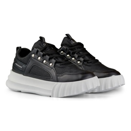 Sapatos esportivos femininos pretos com sola branca 2