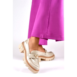 Mocassins femininos da moda bege laqueados 2