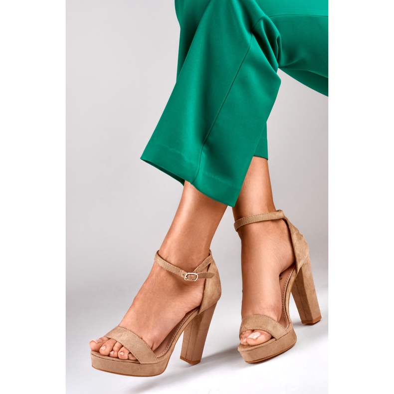 Sandália cano alto bege 1