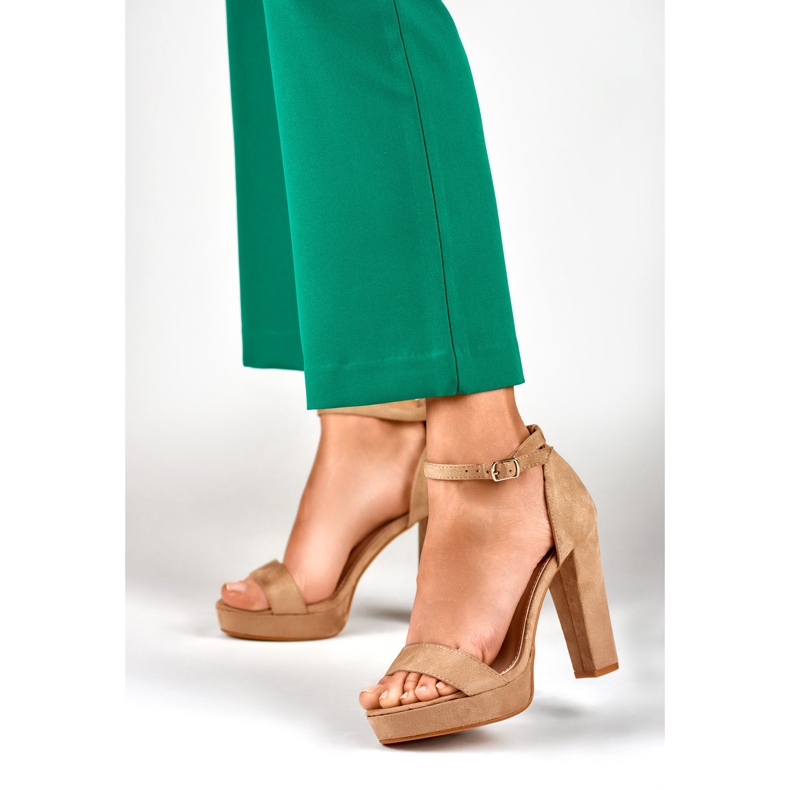 Sandália cano alto bege 2