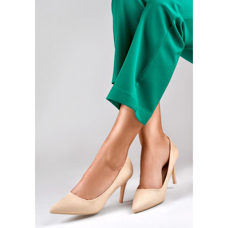 Salto alto de camurça clássico bege 1 Salto alto de camurça clássico bege 1