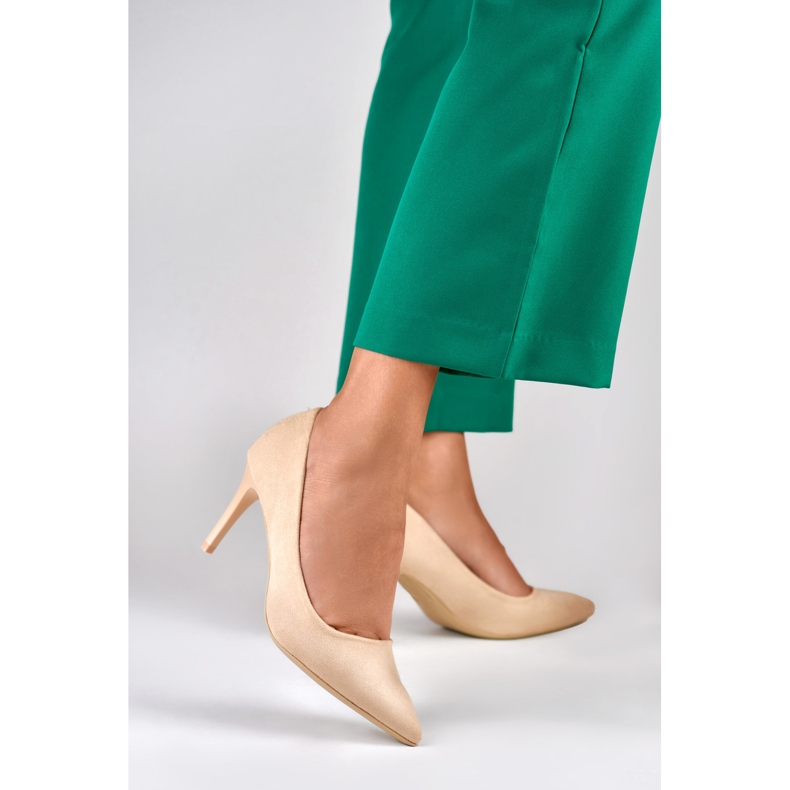 Salto alto de camurça clássico bege 2 Salto alto de camurça clássico bege 2