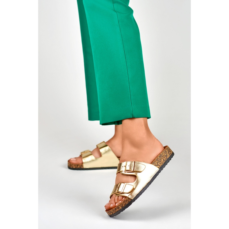 Chinelos dourados com sola de cortiça 2 Chinelos dourados com sola de cortiça 2