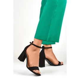 Sandália preta de salto alto preto 1