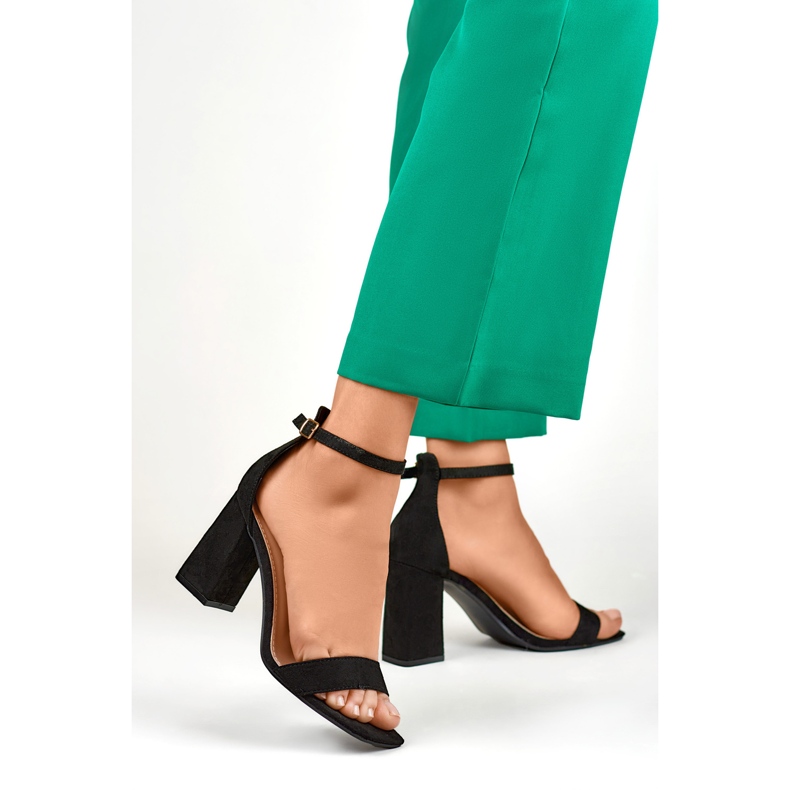 Sandália preta de salto alto preto 1