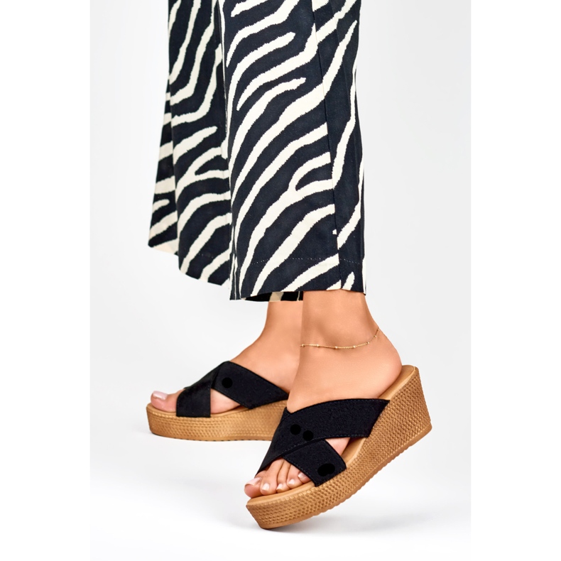 Chinelos de cunha pretos de mulher 2