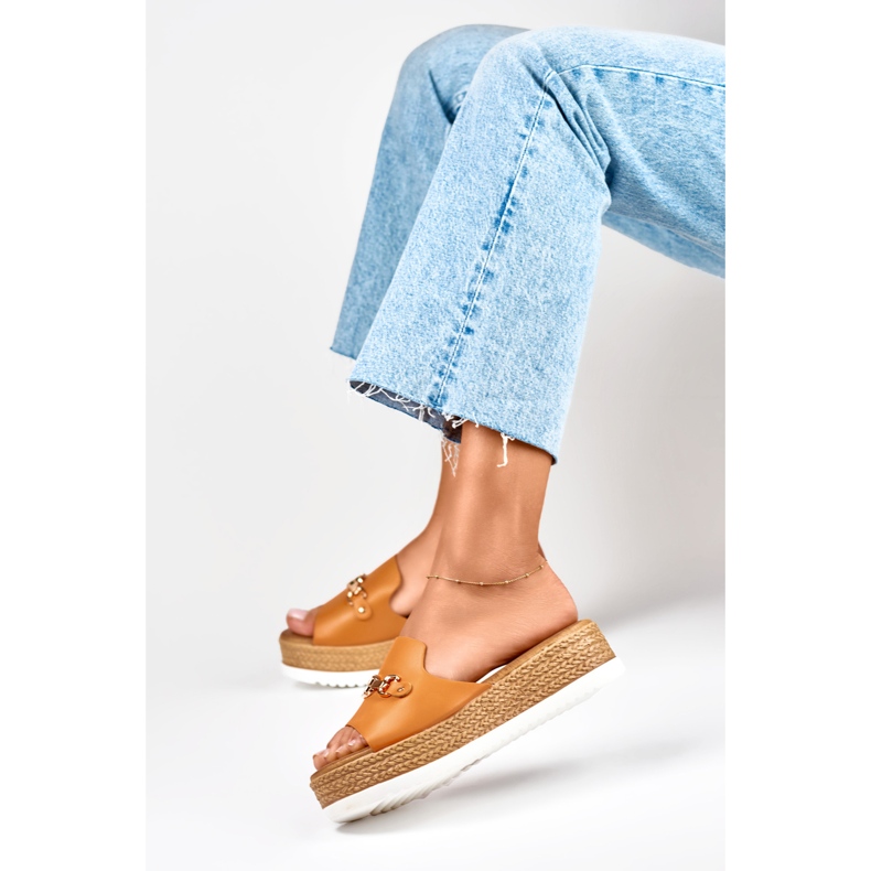 Chinelos de mulher cor de laranja com cunha baixa 2