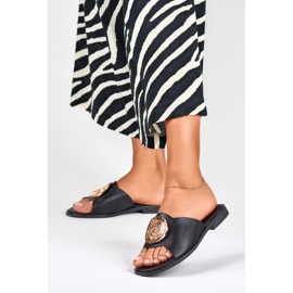 Chinelos de mulher pretos com decoração dourada 2 Chinelos de mulher pretos com decoração dourada 2