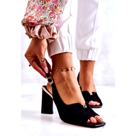 S. BARSKI Sandálias de camurça feminina no poste com um ornamento preto 1