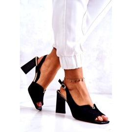 S. BARSKI Sandálias de camurça feminina no poste com um ornamento preto 2