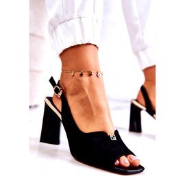 S. BARSKI Sandálias de camurça feminina no poste com um ornamento preto 7