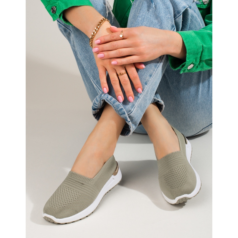 Tênis feminino com recortes Shelovet verde 2