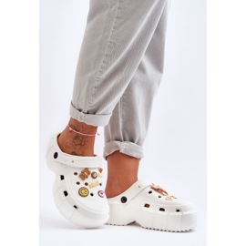 Crocodilos femininos de espuma com enfeites branco Marlett 1 Crocodilos femininos de espuma com enfeites branco Marlett 1