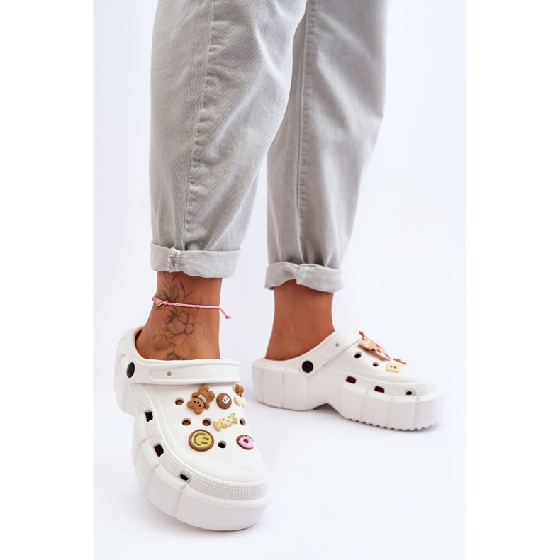 Crocodilos femininos de espuma com enfeites branco Marlett 2 Crocodilos femininos de espuma com enfeites branco Marlett 2