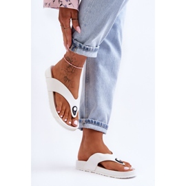 Chinelos de plataforma femininos brancos Bellitta 1