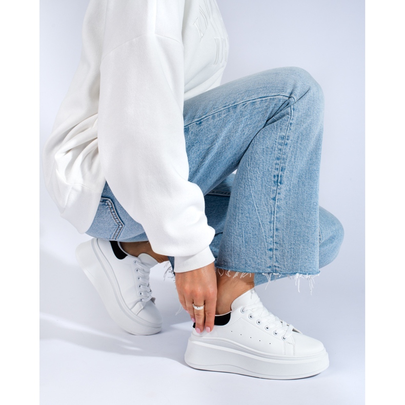 Sapatos desportivos brancos de mulher Shelovet 1